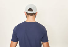 Cargar imagen en el visor de la galería, Model Back: Uv Line Caps Cap Uv Pro Masc Grey Upf50+
