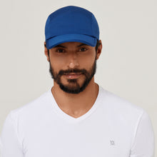 Cargar imagen en el visor de la galería, Model Front: Uv Line Caps Cap Athletic Dry 2021 Masc Nav Yblue Upf50+
