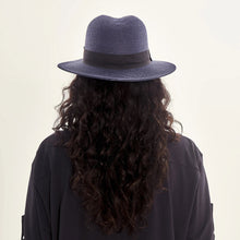 Cargar imagen en el visor de la galería, Model Back: Uv Line Panama Hat Hat Shanghai Imp Uni Navy Blue Upf50+
