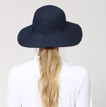 Cargar imagen en el visor de la galería, Model Back: Uv Line Floppy Hat Hat Lyon Nac L Fem Navy Blue Upf50+
