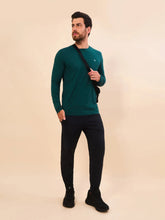 Cargar imagen en el visor de la galería, Model Front: Uv Line Rash Guard Longsleeve Masc New Fit Petroleo Upf50+
