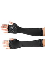 Cargar imagen en el visor de la galería, Model Front: Uv Line Glove Long Gloves Uni Black Upf50+

