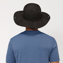 Cargar imagen en el visor de la galería, Model Back: Uv Line Floppy Hat Safari Preto Upf50+
