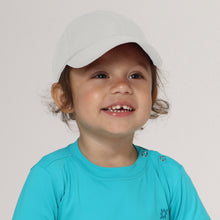 Cargar imagen en el visor de la galería, Model Front: Uv Line Caps Cap Baby Colors Inf Sand Upf50+
