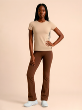 Cargar imagen en el visor de la galería, Model Front: Uv Line Rash Guard T-Shirt Fem New Fit Fem Sand Upf50+
