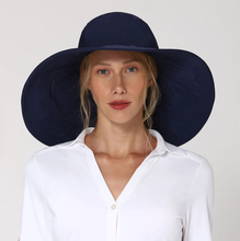 Cargar imagen en el visor de la galería, Model Front: Uv Line Floppy Hat Beverly Hills Marinho Upf50+
