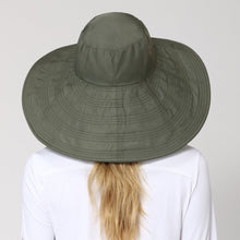 Cargar imagen en el visor de la galería, Model Back: Uv Line Floppy Hat Hat Beverly Hills I18 Fem Green Militar Upf50+
