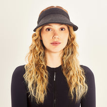 Cargar imagen en el visor de la galería, Model Front: Uv Line Visor Visor Brunei Preto Upf50+
