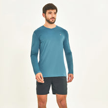Cargar imagen en el visor de la galería, Model Front: Uv Line Rash Guard Longsleeve Sport Fit Aco

