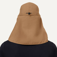 Cargar imagen en el visor de la galería, Model Back: Uv Line Flap Hat Cap Leg Atacama 2021 Masc Kaki Upf50+
