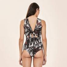 Cargar imagen en el visor de la galería, Image 10: Uv Line One-Piece Mirela Coqueiros Bege Upf50+
