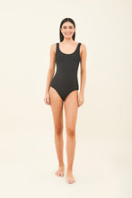 Cargar imagen en el visor de la galería, Model Front: Uv Line One-Piece Maio Swim Textura Preto Upf50+
