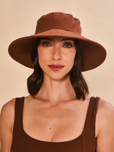 Cargar imagen en el visor de la galería, Gallery: Uv Line Floppy Hat Lyon Conhaque Upf50+
