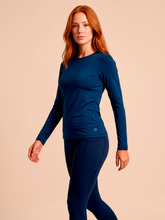 Cargar imagen en el visor de la galería, Image 03: Uv Line Rash Guard Longsleeve Uvpro Fem Cobalt Upf50+
