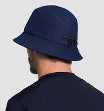 Cargar imagen en el visor de la galería, Model Back: Uv Line Bucket Hat Hat Toronto Colors Masc Navy Blue Upf50+
