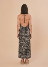 Cargar imagen en el visor de la galería, Model Back: Uv Line Maxi Dresses High-Neck Dress Asas Upf50+
