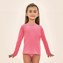 Cargar imagen en el visor de la galería, Model Front: Uv Line Rash Guard Acqua Qr Code Chiclete Fluor Upf50+
