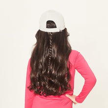 Cargar imagen en el visor de la galería, Model Back: Uv Line Caps Cap Teens Colors Inf Sand Upf50+
