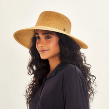 Cargar imagen en el visor de la galería, Image 02: Uv Line Floppy Hat Hat Santorini Imp Fem Wheat Upf50+
