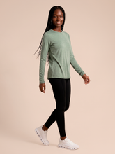 Cargar imagen en el visor de la galería, Image 03: Uv Line Rash Guard Longsleeve Fem New Fit Mix Grey Upf50+
