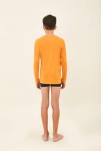 Cargar imagen en el visor de la galería, Model Back: Uv Line Rash Guard Kids Longsleeve Uvpro Laranja
