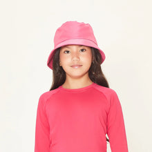 Cargar imagen en el visor de la galería, Model Front: Uv Line Bucket Hat Basic Kids Pink Rosa Upf50+
