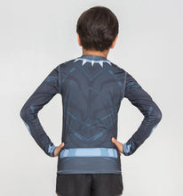 Cargar imagen en el visor de la galería, Model Back: Uv Line Rash Guard Acqua Pantera Negra V20 Ml Inf Estampa
