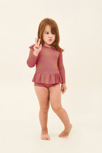 Cargar imagen en el visor de la galería, Model Front: Uv Line Baby Swimwear Baby Shine Malva Up50+
