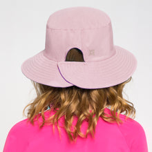 Cargar imagen en el visor de la galería, Model Back: Uv Line Floppy Hat Chapeu California Inf Rosa Bebe Framboesa Upf50+
