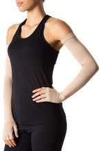 Cargar imagen en el visor de la galería, Model Front: Uv Line Glove Extra Long Glove Chocolate Upf50+
