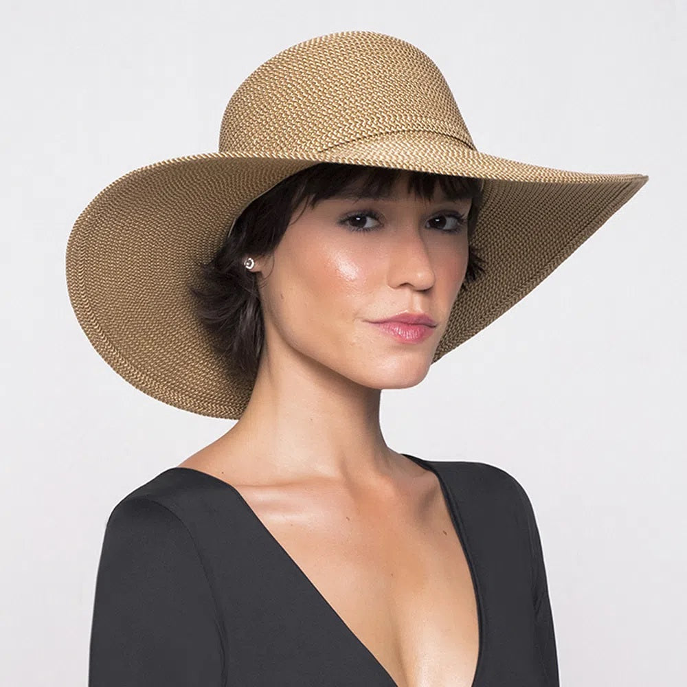 Model Front: Uv Line Floppy Hat Jurere Mescla
