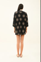 Cargar imagen en el visor de la galería, Model Back: Uv Line Maxi Dresses Kimono Shine-Preto Upf50+
