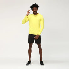 Cargar imagen en el visor de la galería, Model Front: Uv Line Fitness Top Longsleeve Uvpro Amarelo Upf50+
