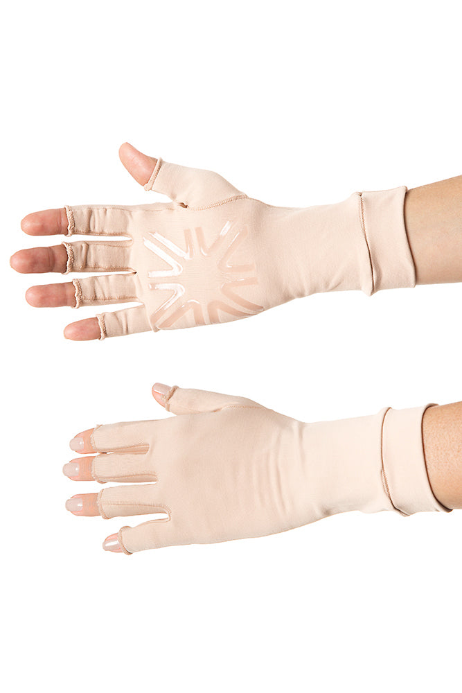 Model Front: Uv Line Glove Medium Glove Beige Upf50+