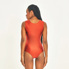 Cargar imagen en el visor de la galería, Model Back: Uv Line One-Piece Mirela Ferrugem Upf50+
