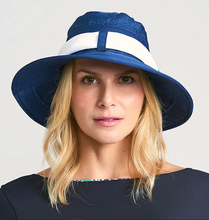 Cargar imagen en el visor de la galería, Model Front: Uv Line Floppy Hat Paris Ville Azul/Branco
