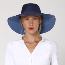 Cargar imagen en el visor de la galería, Model Front: Uv Line Floppy Hat San Diego Marinho Oceano Upf50+
