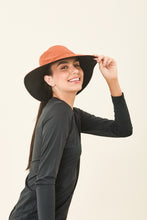 Cargar imagen en el visor de la galería, Image 02: Uv Line Floppy Hat San Diego Preto Caramelo Upf50+
