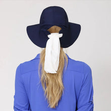 Cargar imagen en el visor de la galería, Model Back: Uv Line Floppy Hat San Remo Fpu50+ Hat Navy Blue Uv
