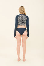 Cargar imagen en el visor de la galería, Model Back: Uv Line Set Set Dalia Marinho Upf50+
