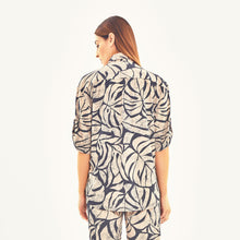 Cargar imagen en el visor de la galería, Model Back: Uv Line Beach Top Shirt Copa Costela Off White Upf50+
