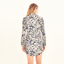 Cargar imagen en el visor de la galería, Model Back: Uv Line Shirtdress Shirtdress Costela Aco Off White Upf50+
