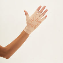 Cargar imagen en el visor de la galería, Image 02: Uv Line Glove Short Glove Chocolate Upf50+

