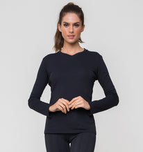 Cargar imagen en el visor de la galería, Model Front: Uv Line Fitness Top Sport Fit Preto Fem
