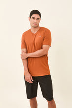 Cargar imagen en el visor de la galería, Gallery: Uv Line T-Shirt For Men T-Shirt Sport Fit Caramelo Upf50+
