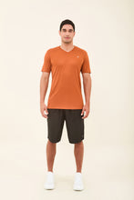 Cargar imagen en el visor de la galería, Model Front: Uv Line T-Shirt For Men T-Shirt Sport Fit Caramelo Upf50+

