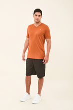 Cargar imagen en el visor de la galería, Image 03: Uv Line T-Shirt For Men T-Shirt Sport Fit Caramelo Upf50+
