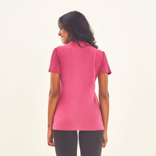 Cargar imagen en el visor de la galería, Model Back: Uv Line Fitness Top T-Shirt Sport Fit Fuchsia Upf50+
